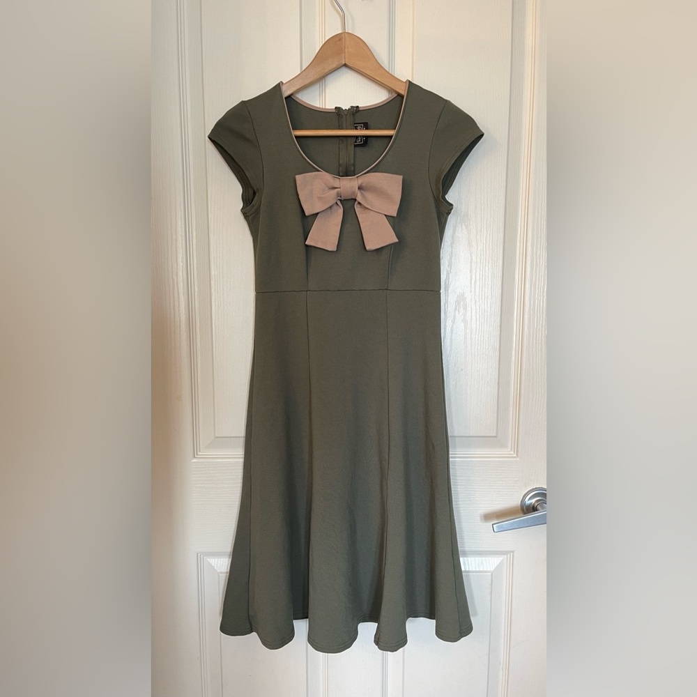 Green Rock Steady/RockSteady Dress Size Medium - 1950’s Pin-up Style/Rockabilly